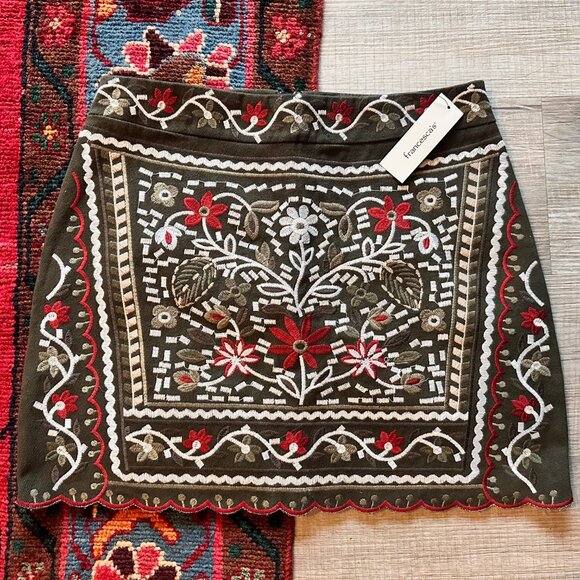 NWT Francesca’s Rosie Embroidered Scallop Hem Mini Skirt Olive Army Green Size M - Picture 2 of 9